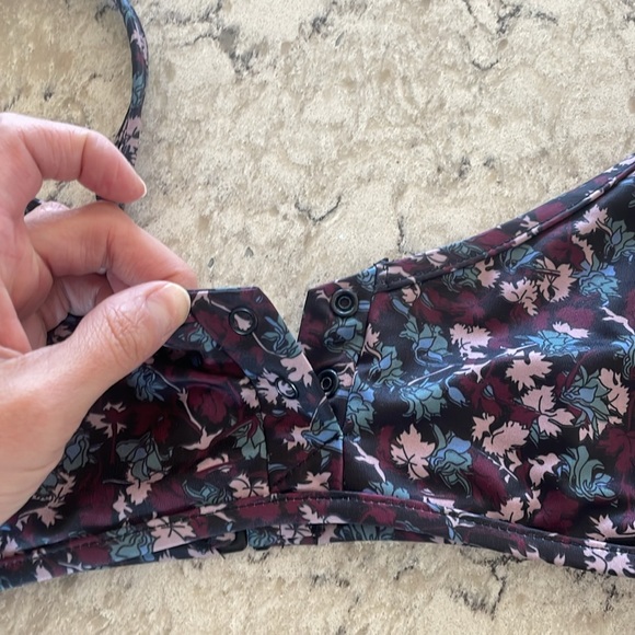 TAVIK swimwear size MEDIUM - Picture 5 of 5